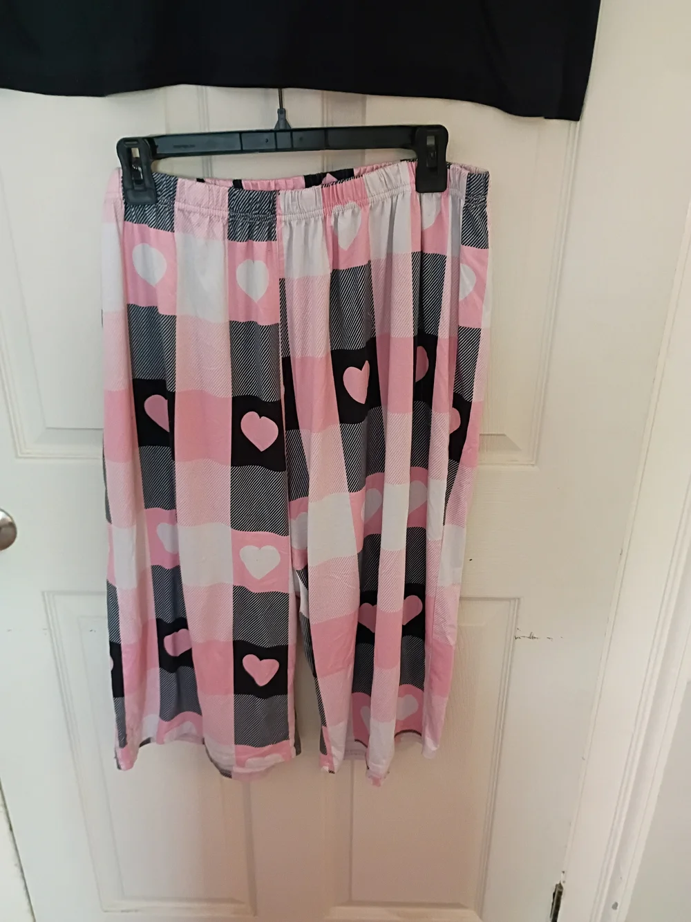 Black 'Good Night' Heart Pajama Set with Pink Heart Plaid Shorts